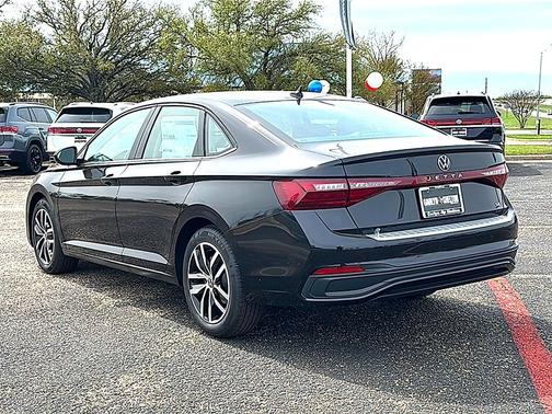 Deep Black Pearl 2026 Volkswagen Jetta 1.4T SE