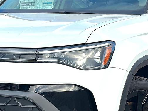 2026 Volkswagen Taos SE Black