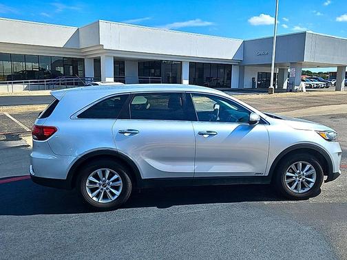 Sparkling Silver 2019 Kia Sorento LX