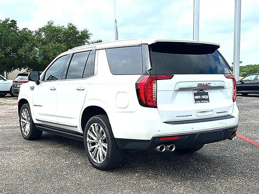 White Frost Tricoat 2022 GMC Yukon Denali