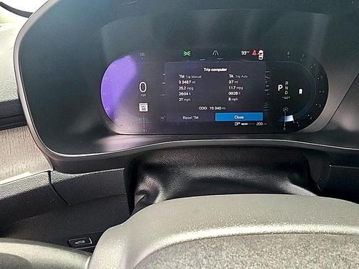 BLACK 2023 Volvo XC40 B5 Core