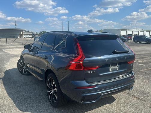 2023 Volvo XC60 B5 Plus Dark Theme