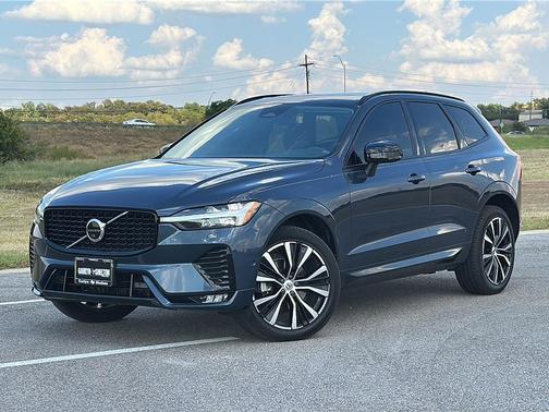 2023 Volvo XC60 B5 Plus Dark Theme