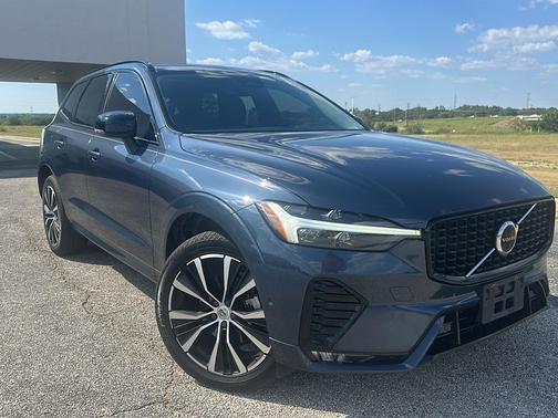 2023 Volvo XC60 B5 Plus Dark Theme