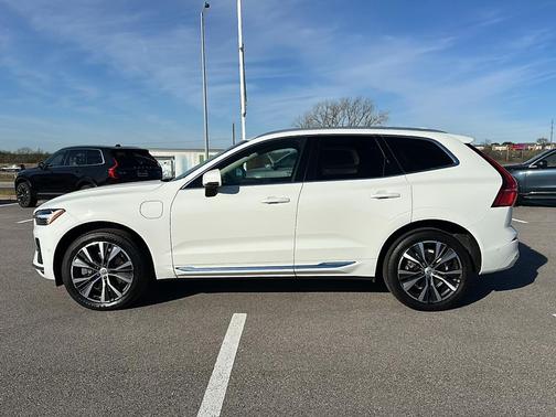 2022 Volvo XC60 Recharge Plug-In Hybrid T8 Inscription Expression