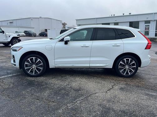 2022 Volvo XC60 Recharge Plug-In Hybrid T8 Inscription Expression