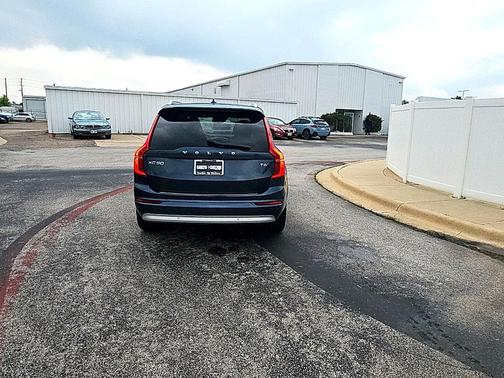 Denim Blue Metallic 2022 Volvo XC90 T6 Momentum