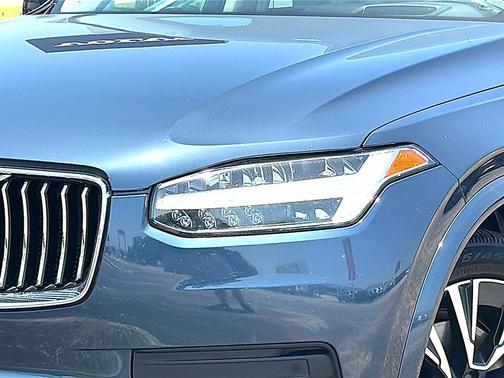 Denim Blue Metallic 2022 Volvo XC90 T6 Momentum