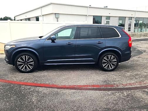 Denim Blue Metallic 2022 Volvo XC90 T6 Momentum