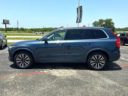 Denim Blue Metallic 2022 Volvo XC90 T6 Momentum