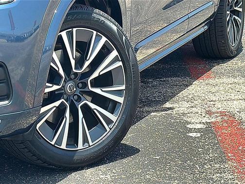 Denim Blue Metallic 2022 Volvo XC90 T6 Momentum