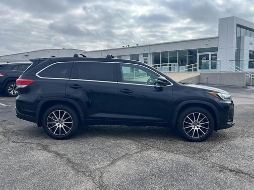 2017 Toyota Highlander SE