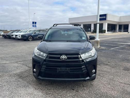 2017 Toyota Highlander SE