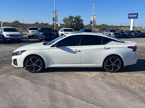 2023 Nissan Altima SR FWD