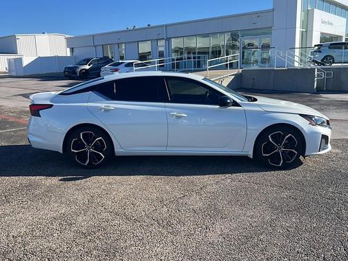 2023 Nissan Altima SR FWD