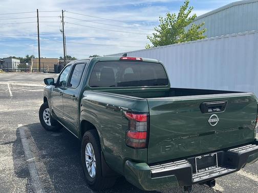 2024 Nissan Frontier SV