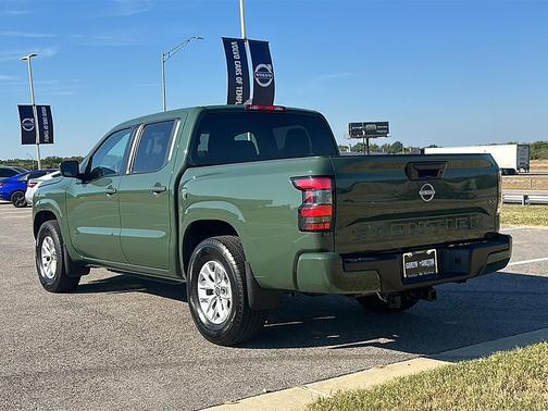 2024 Nissan Frontier SV