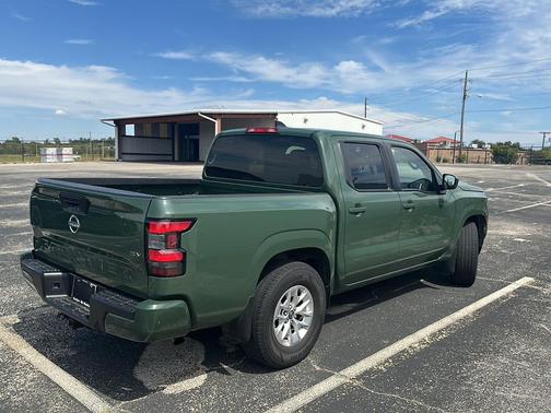 2024 Nissan Frontier SV