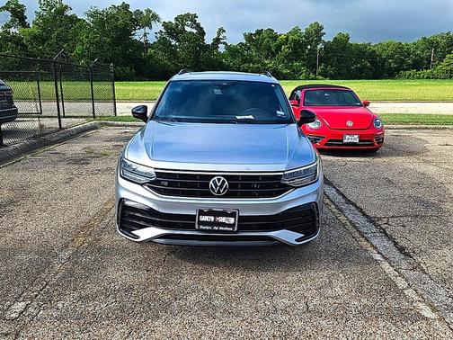 Deep Black Pearl 2022 Volkswagen Tiguan 2.0T SE R-Line Black