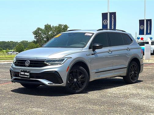 Deep Black Pearl 2022 Volkswagen Tiguan 2.0T SE R-Line Black