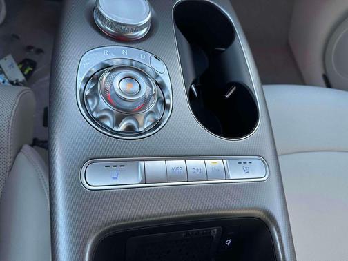 2025 Genesis GV60 Standard