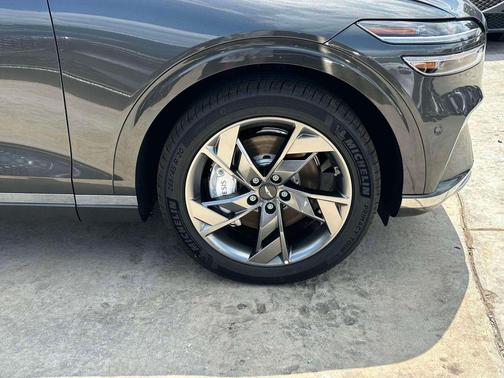 2025 Genesis Electrified GV70 Advanced