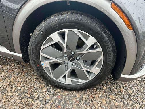 2025 Genesis GV60 Standard