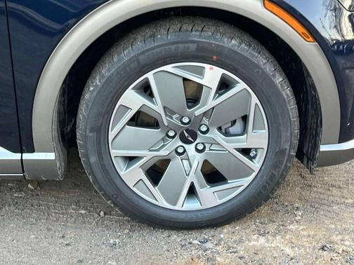 2025 Genesis GV60 Standard