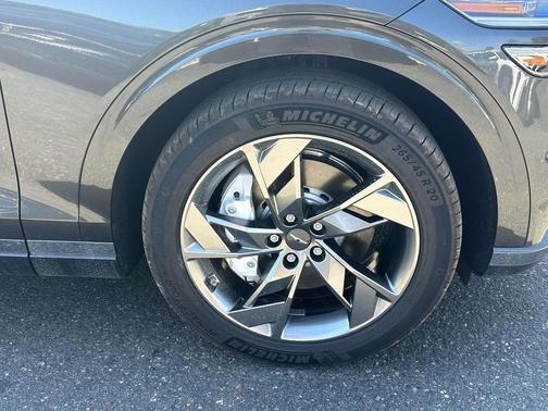 2025 Genesis Electrified GV70 Advanced
