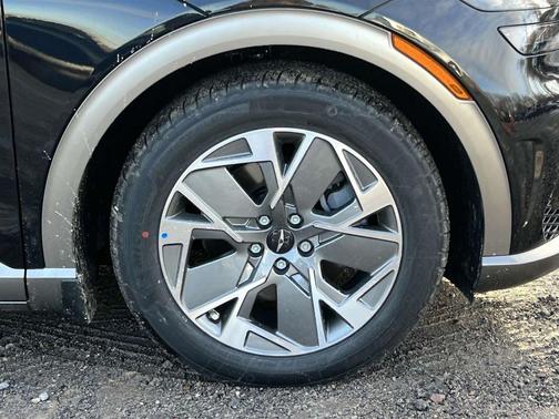 2025 Genesis GV60 Standard