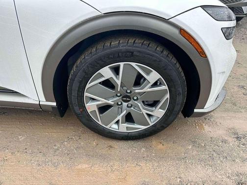 2025 Genesis GV60 Standard