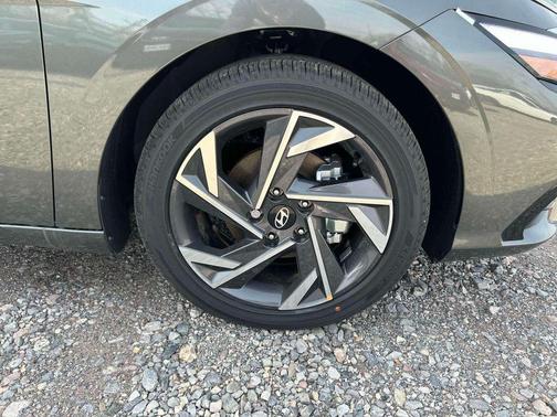2025 Hyundai ELANTRA HEV Limited