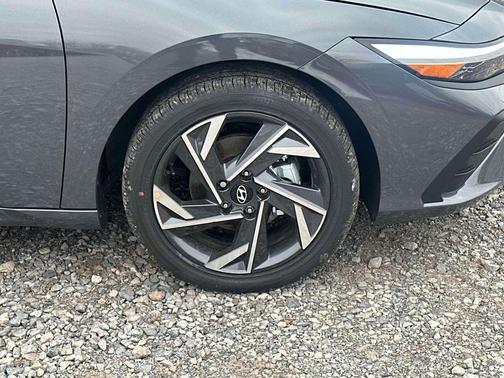 2025 Hyundai ELANTRA HEV SEL Sport