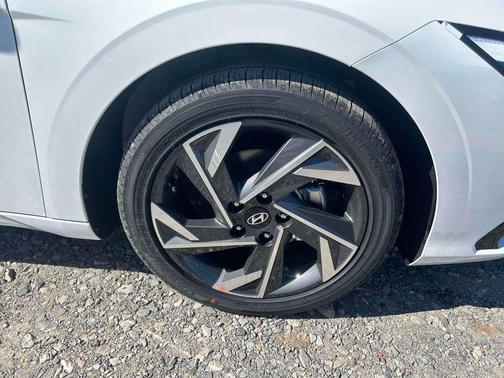 2025 Hyundai ELANTRA HEV Limited