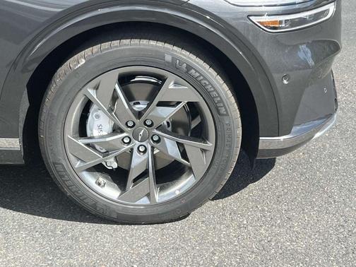 2025 Genesis Electrified GV70 Advanced