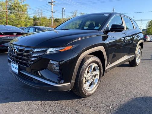 Black 2023 Hyundai TUCSON SE