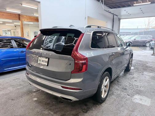 2016 Volvo XC90 T5 Momentum