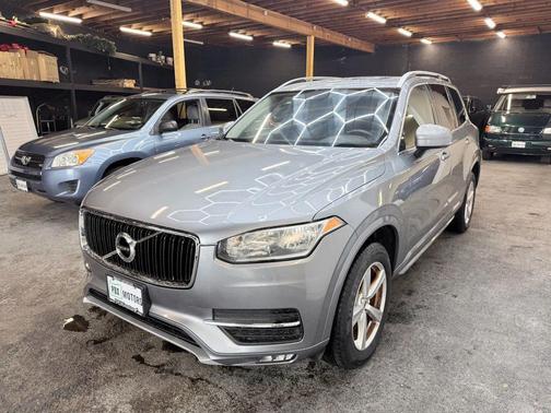 2016 Volvo XC90 T5 Momentum