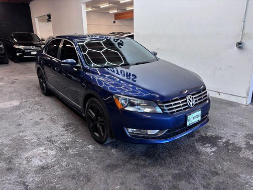 Night Blue Metallic 2014 Volkswagen Passat 2.0L TDI DSG SEL Premium