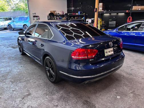 Night Blue Metallic 2014 Volkswagen Passat 2.0L TDI DSG SEL Premium