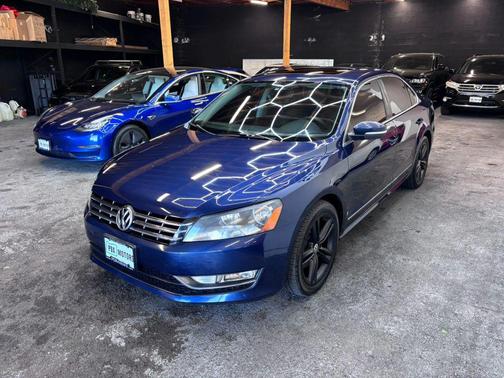 Night Blue Metallic 2014 Volkswagen Passat 2.0L TDI DSG SEL Premium