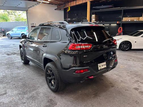 Brilliant Black Crystal Pearlcoat 2015 Jeep Cherokee Sport