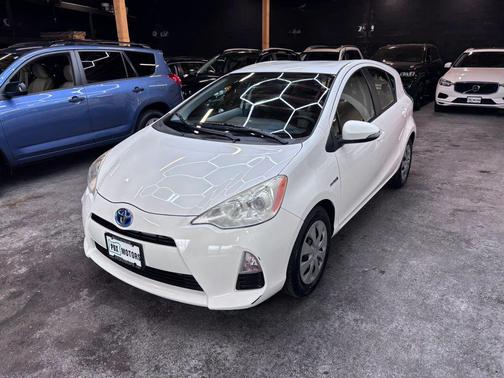 White 2013 Toyota Prius c Two