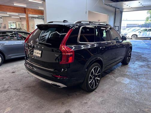 Onyx Black Metallic 2019 Volvo XC90 T6 Momentum