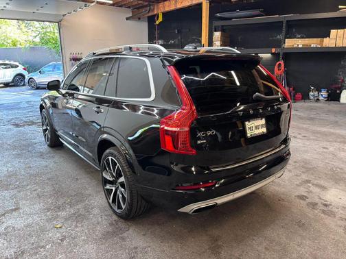 Onyx Black Metallic 2019 Volvo XC90 T6 Momentum
