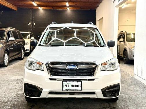 Crystal White Pearl 2017 Subaru Forester 2.5i