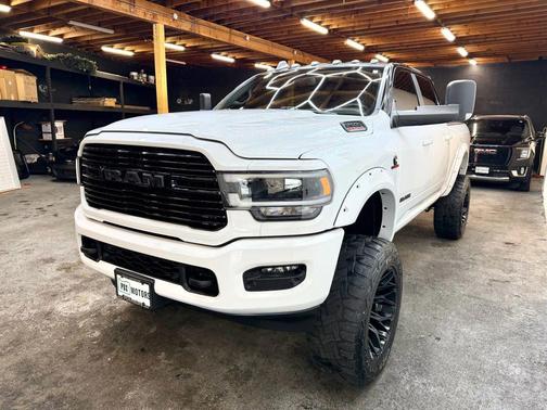 2022 RAM 2500 Laramie Crew Cab 4x4 6'4' Box