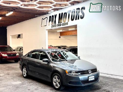 Platinum Gray Metallic 2014 Volkswagen Jetta TDI