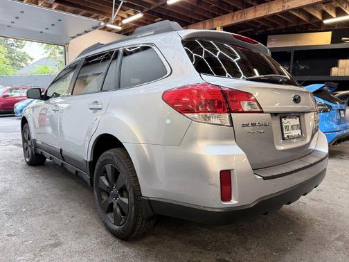 2012 Subaru Outback 2.5i Limited