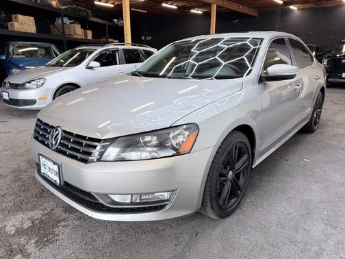 2013 Volkswagen Passat 2.0 TDI SE w/ Sunroof